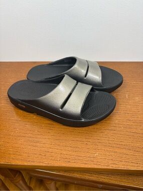 Oofos Metallic Gray Slide Sandals